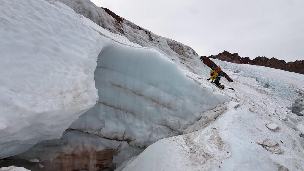 Florida man injured climbing California's Mount Shasta rescued after 2 nights in freezing temps — CBS Bay Area (KPIX), Pasadena Technology news