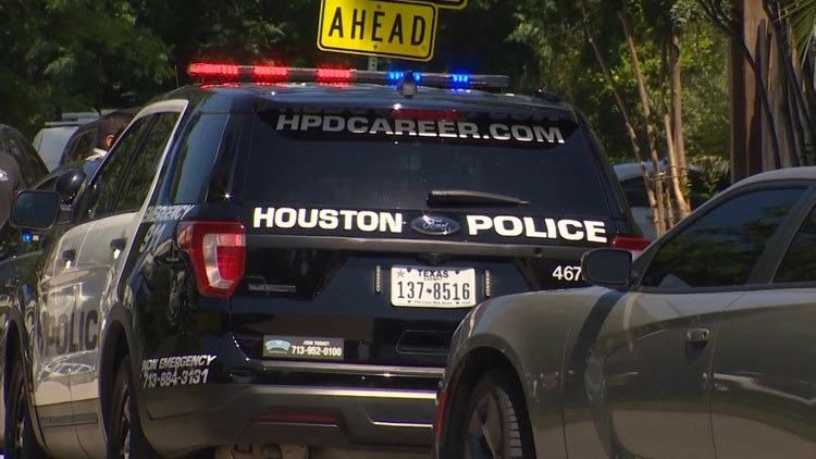 Houston police report shows 17 immigration-related transfers to ICE in latest quarter — Pasadena Community news