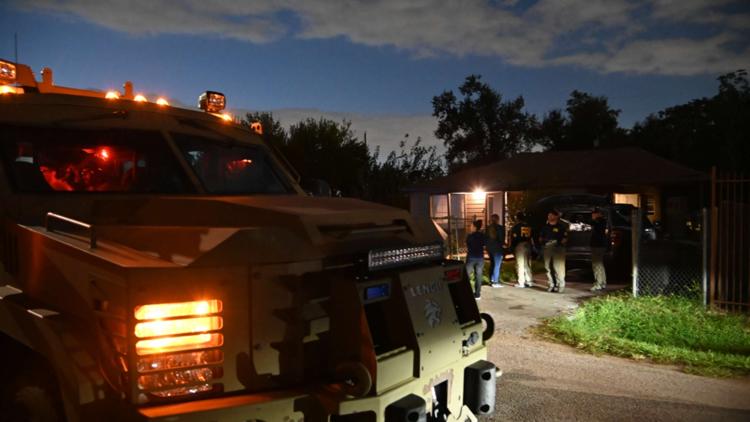 FBI, SWAT conducting operations at multiple Houston-area locations — KHOU 11 (Houston), Pasadena Sports news
