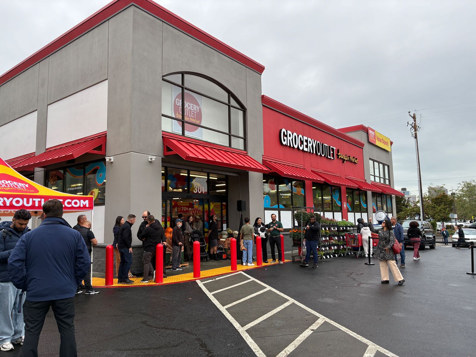 New Grocery Outlet opens in Oakland’s Eastlake neighborhood — The Oaklandside, Pasadena Business news